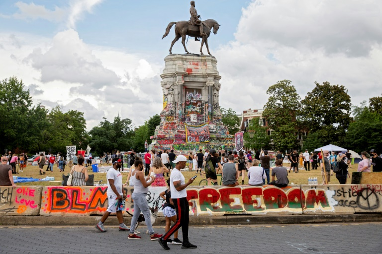 Black Lives Matter protesting a Confederate Statue